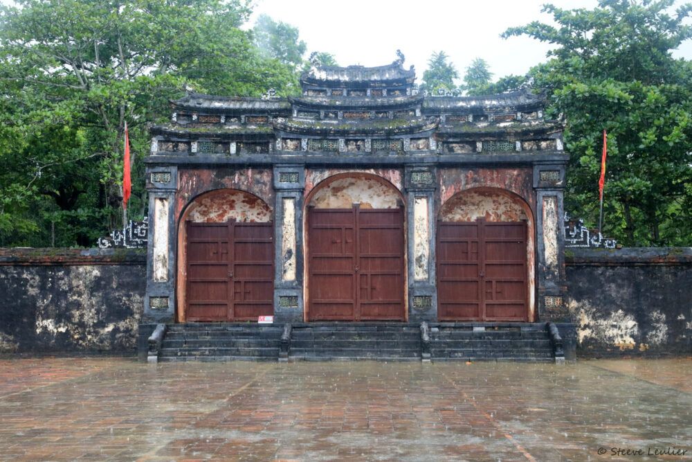 Les bâtiments de la tombe royale de Minh Mang