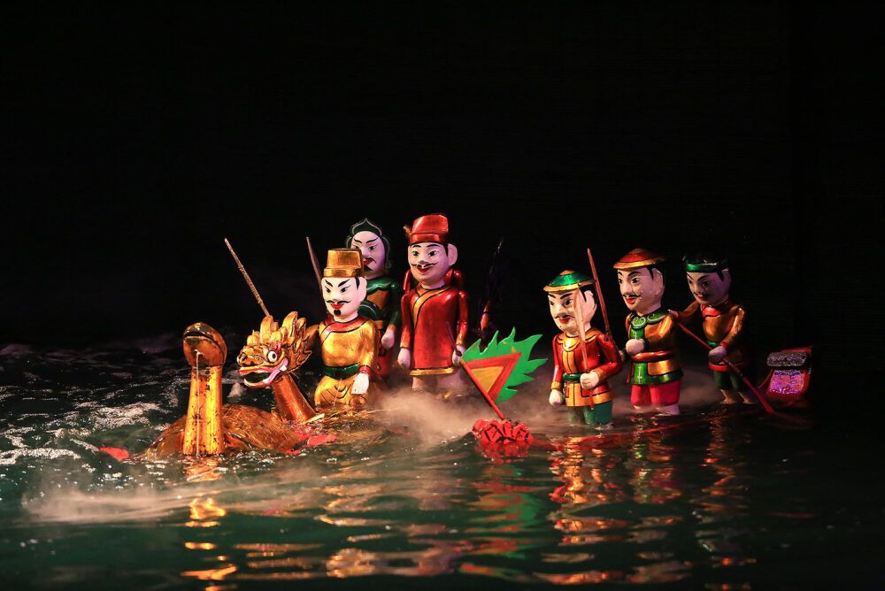 Regardez un spectacle traditionnel au théâtre de marionnettes aquatiques de Thang Long