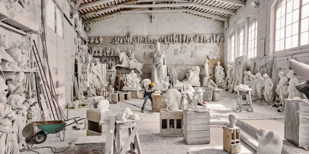 Statues de marbre en vente dans les carrières de marbre des montagnes