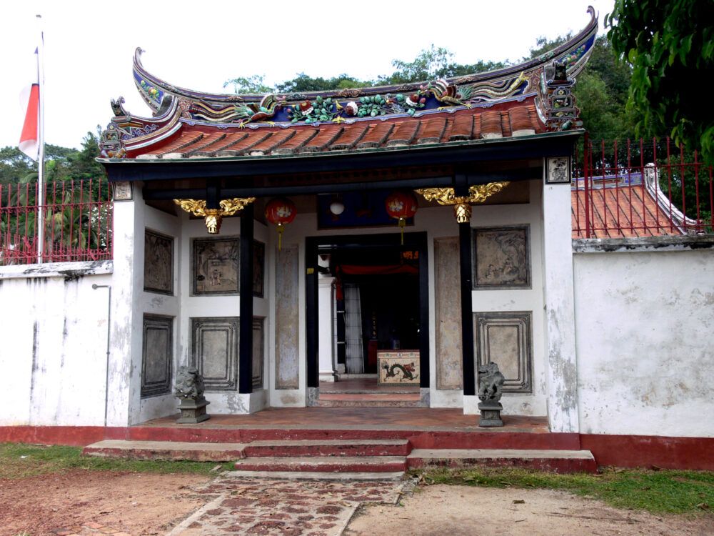 Temple de Poh San Teng et puits du Perigi Rajah