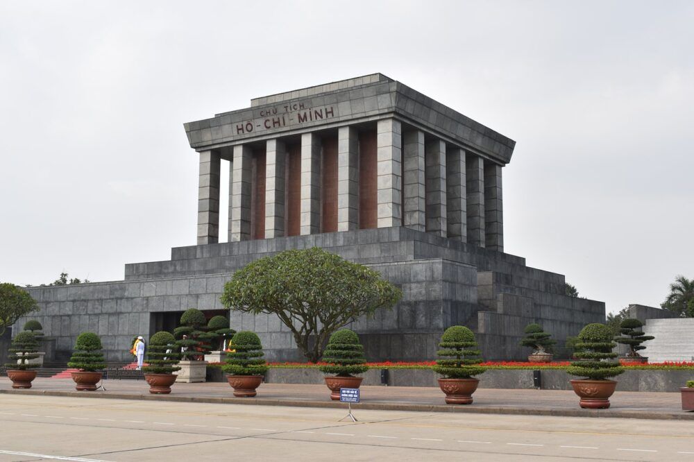 Visitez le mausolée d'Ho Chi Minh