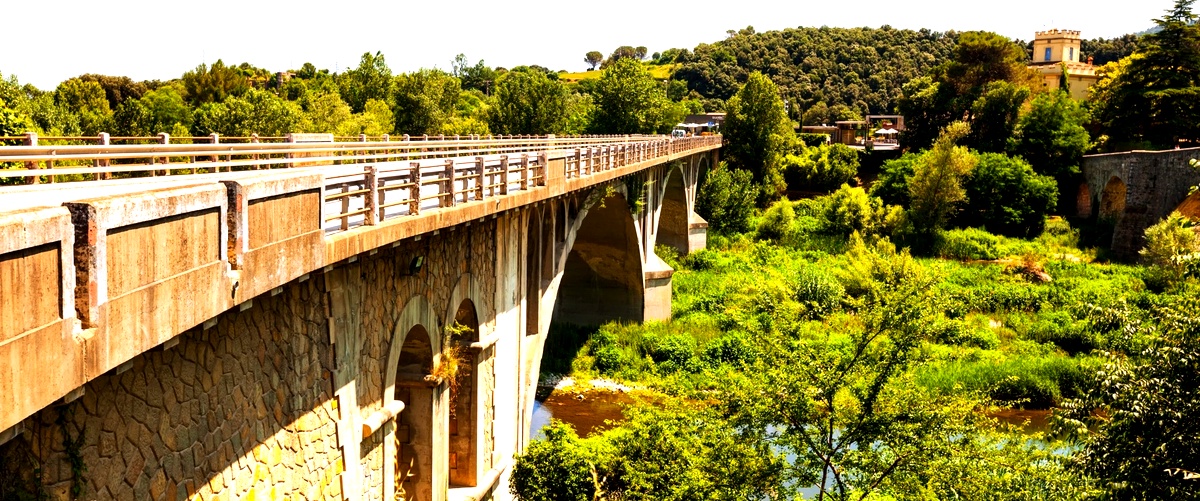Découvrez l'architecture unique du Pont Paul Doumer à Hanoï